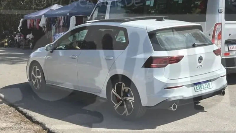 VW Golf GTI passa por testes finais antes do lançamento no Brasil