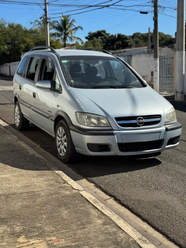 Carro Chevrolet Zafira 2012 Comfort 2.0 (Flex)