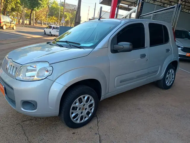 Carro Fiat Uno 2014 Vivace College 1.0 8V (Flex) 4p