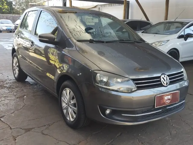 Carro Volkswagen Fox 2014 1.6 VHT Highline (Flex)