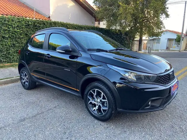 Carro Fiat Argo 2023 Trekking 1.3 (Flex)