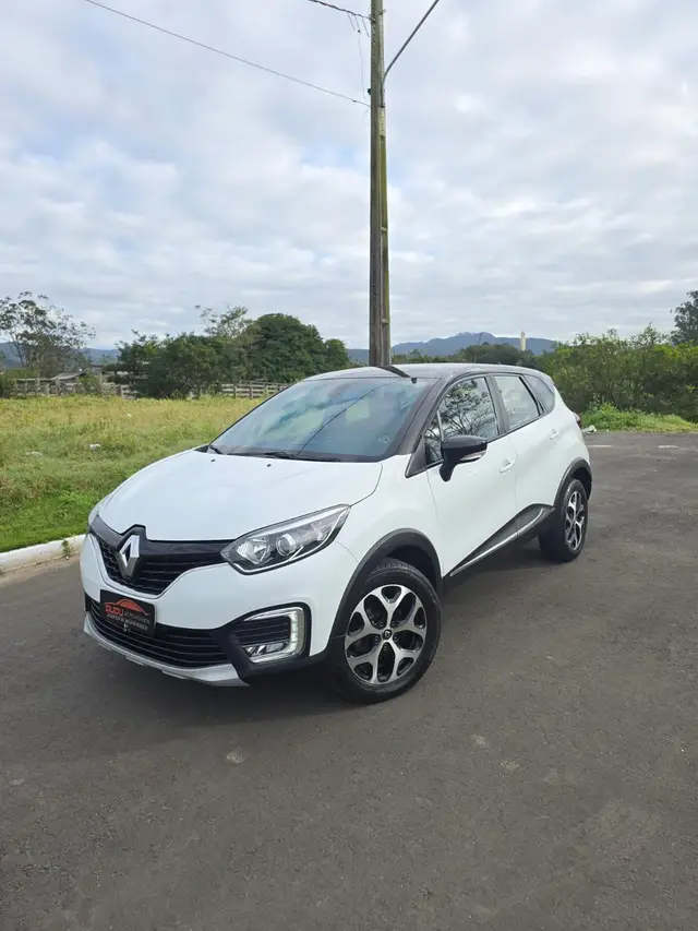 Carro Renault Captur 2018 Intense 1.6 16v SCe CVT (Flex)