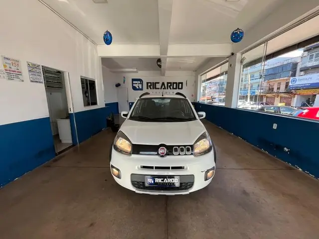 Carro Fiat Uno 2015 Attractive 1.0 8V (Flex) 4p