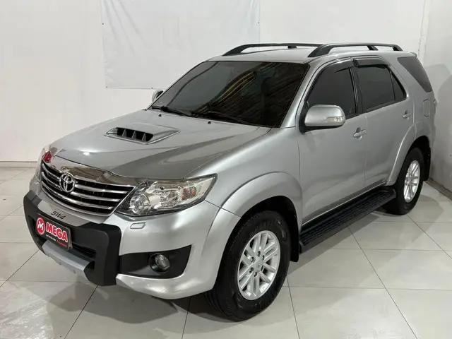 Carro Toyota SW4 2015 Hilux  3.0 TDI 4x4 SRV 5L