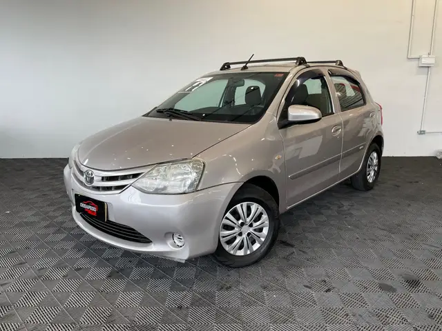 Carro Toyota Etios 2017 X 1.3 (Flex)