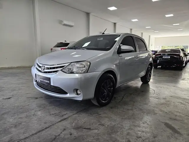 Carro Toyota Etios 2017 X 1.3 (Flex)