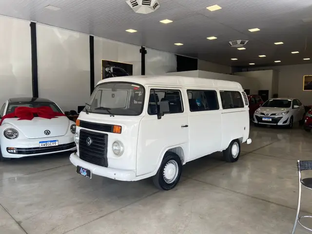 Carro Volkswagen Kombi 2012 Lotação 1.4 (Flex)