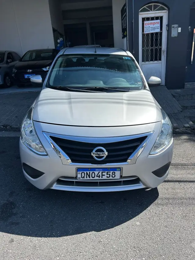 Carro Nissan Versa 2018 1.0 12V (Flex)