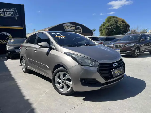 Carro Hyundai HB20S 2017 1.6 Comfort Plus (Flex)