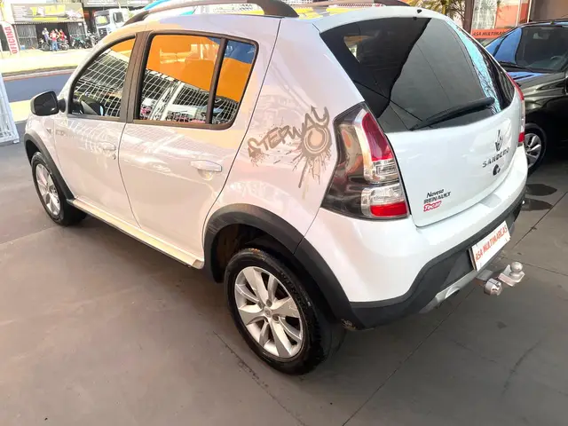 Carro Renault Sandero Stepway 2014 1.6 16V Hi-Flex (aut)