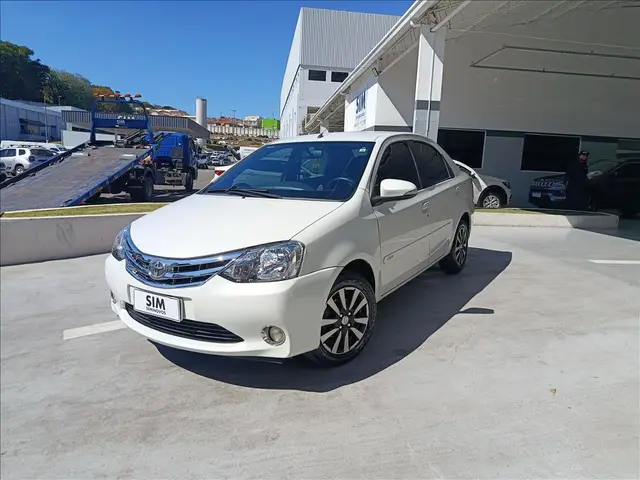 Carro Toyota Etios Sedan 2015 Platinum 1.5 (Flex)