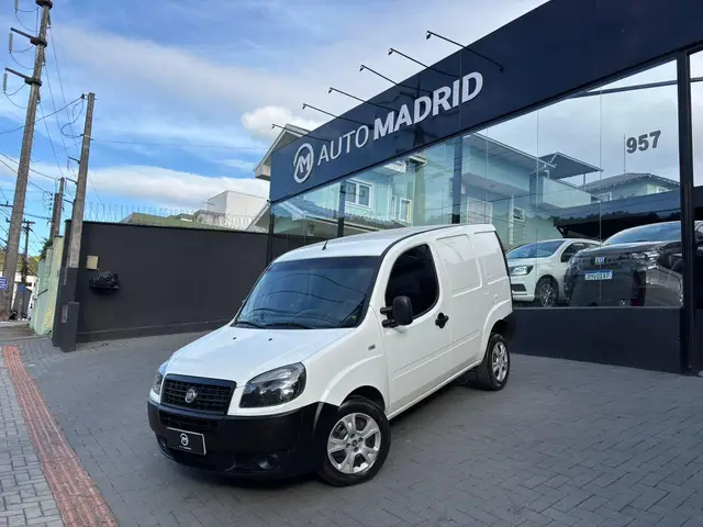 Carro Fiat Doblò 2021 Essence 1.8 16V (Flex)