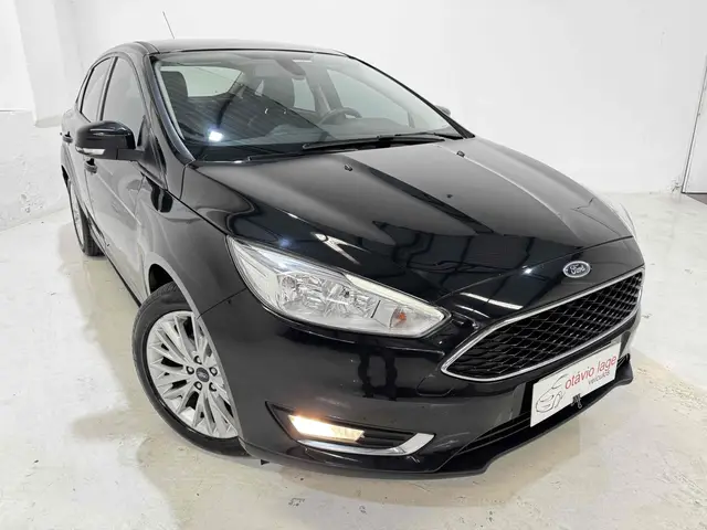 Carro Ford Focus Hatch 2017 Titanium 2.0 PowerShift