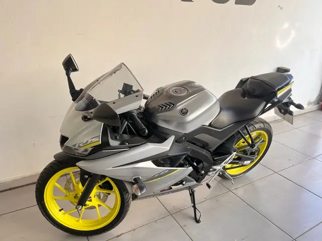 Moto Yamaha YZF R15 2024 ABS