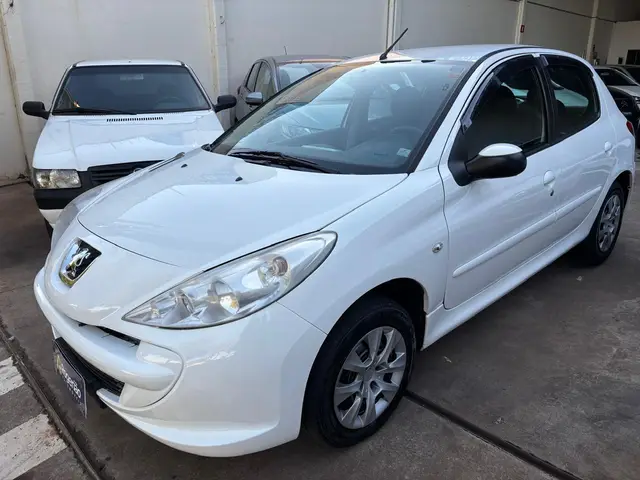 Carro Peugeot 207 2013 Hatch XR 1.4 8V (flex) 2p