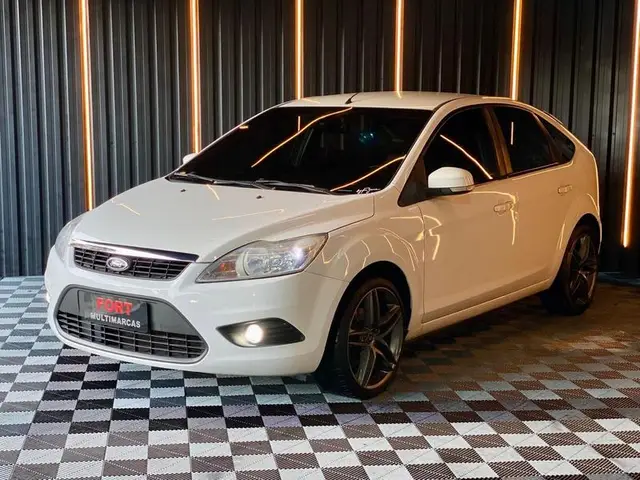 Carro Ford Focus Hatch 2013 GLX 2.0 16V (Flex)