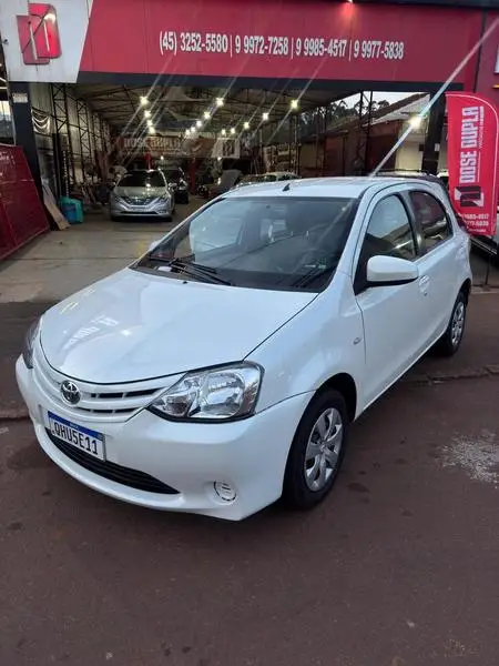Carro Toyota Etios 2016 XS 1.5 (Flex)