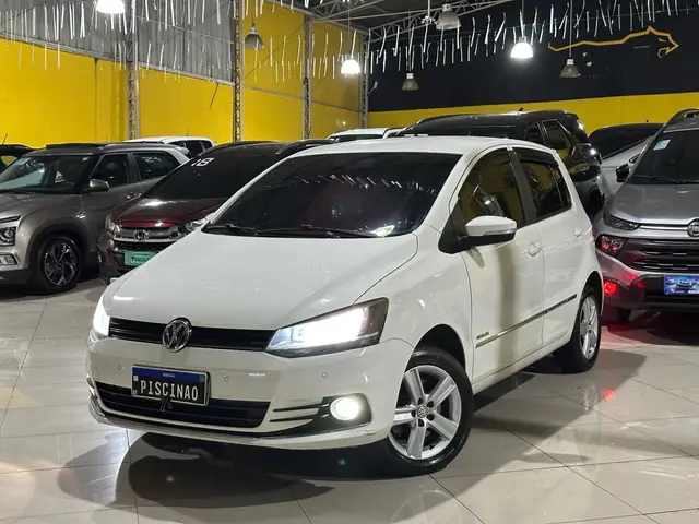 Carro Volkswagen Fox 2015 Highline 1.6 16v MSI (Flex)