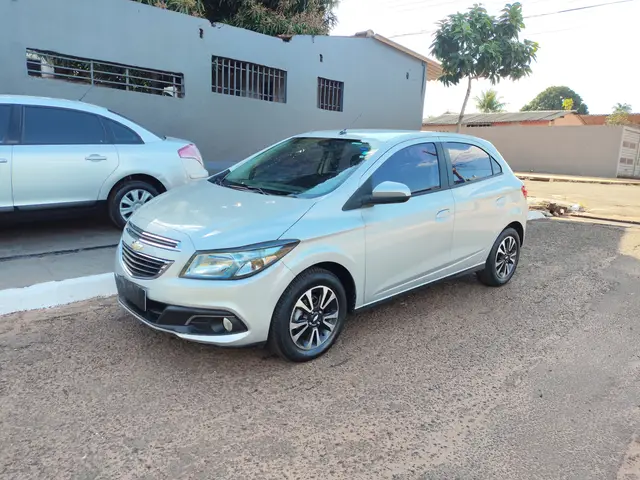 Carro Chevrolet Onix 2014 HATCH LTZ 1.4 8V FlexPower 5p Mec.