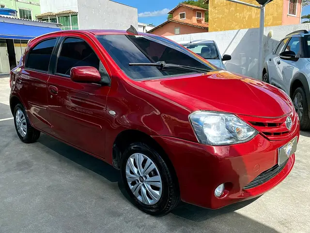 Carro Toyota Etios 2013 XS 1.3 (Flex)