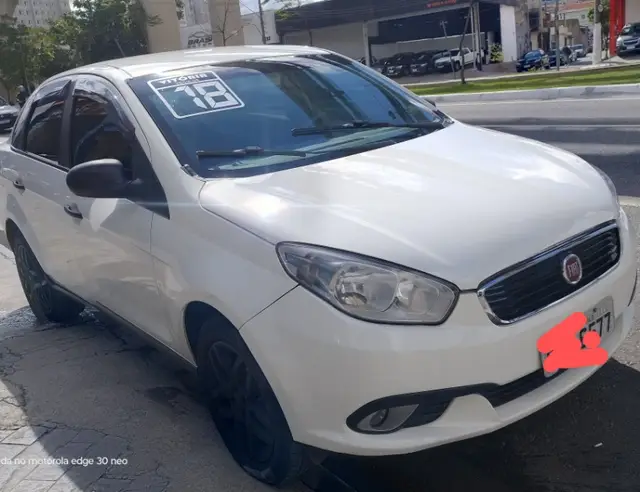 Carro Fiat Grand Siena 2018 Attractive 1.0 (Flex)