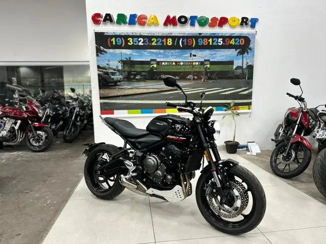 Moto Triumph Trident 660 2025 Triple Tribute