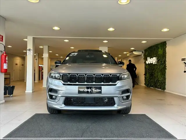 Carro Jeep Commander 2023 Overland 1.3 T270