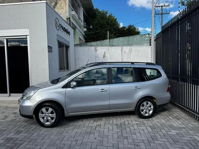 Carro Nissan Grand Livina 2010 SL 1.8 16V (flex) (aut)