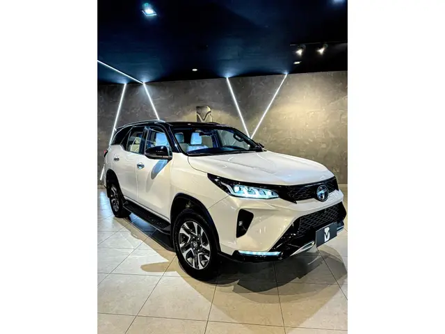 Carro Toyota SW4 2023 Diamond  2.8 turbodiesel 7L 4x4 (Aut)