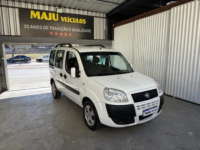 Carro Fiat Doblò 2018 Essence 1.8 7L (Flex)