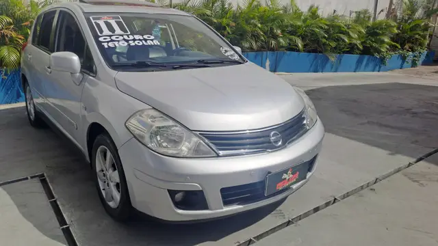 Carro Nissan Tiida 2011 SL 1.8 (flex) (aut)