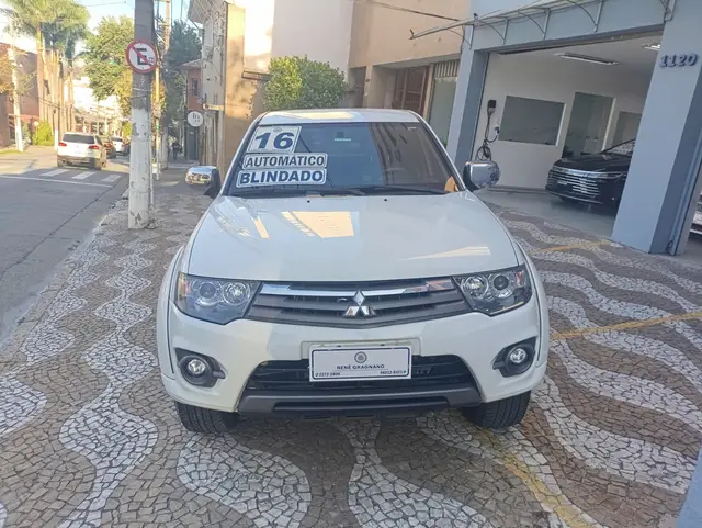 Carro Mitsubishi L200 Triton Sport 2016 3.5 V6 HPE Auto 4WD (Flex)