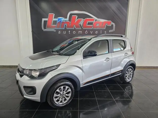 Carro Fiat Mobi 2024 Trekking 1.0
