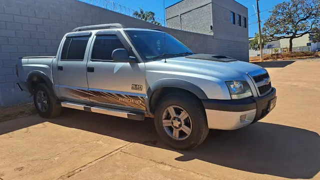 Carro Chevrolet S10 Cabine Dupla 2011 S10 Rodeio 2.4 Flexpower 4X2 (Cab Dupla)