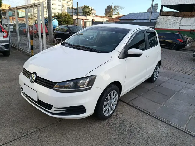 Carro Volkswagen Fox 2015 Trendline 1.0 TEC (Flex)