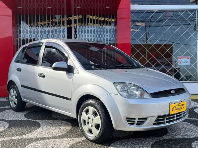 Carro Ford Fiesta Hatch 2004 Personnalité 1.0 8V