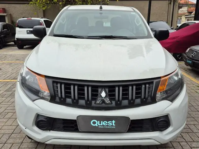 Carro Mitsubishi L200 Triton Outdoor 2021 GLX 2.4 Turbo Manual 4x4