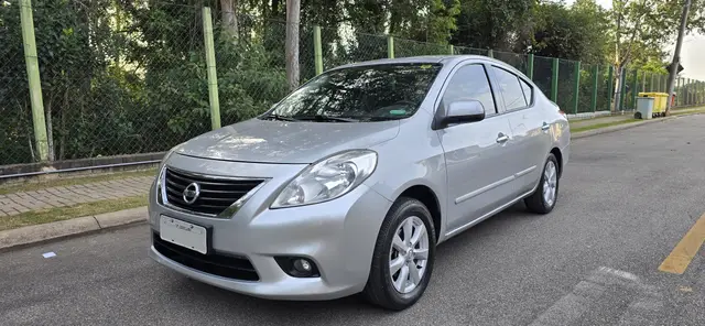 Carro Nissan Versa 2014 1.6 16V SL (Flex)