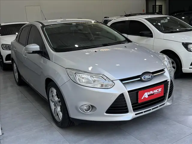 Carro Ford Focus Sedan 2014 SE 2.0 16V PowerShift (Aut)