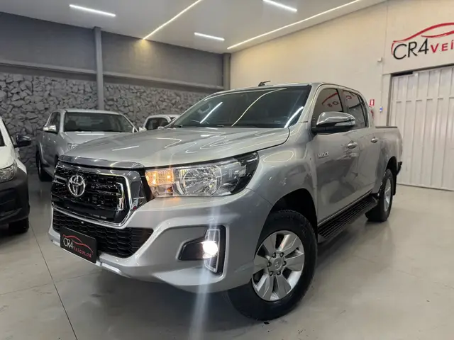 Carro Toyota Hilux Cabine Dupla 2017 Hilux 2.8 TDI SRV CD 4x4 (Aut)