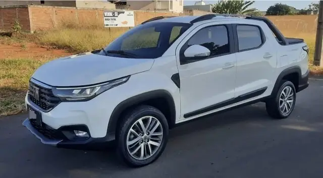 Carro Fiat Strada 2023 Volcano 1.3 CD AT (Flex)