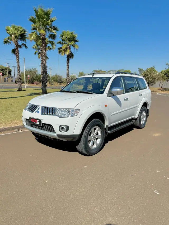 Carro Mitsubishi Pajero Dakar 2013 3.2 4WD (Aut)