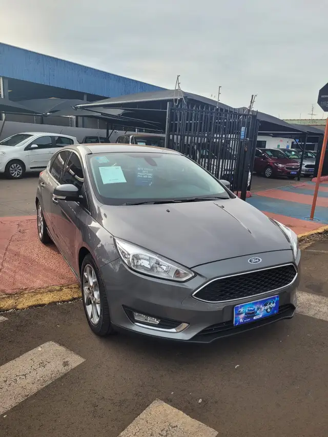 Carro Ford Focus Hatch 2018 SE Plus 2.0 PowerShift