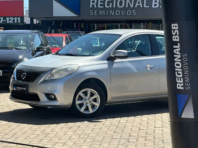 Carro Nissan Versa 2013 1.6 16V SL (Flex)