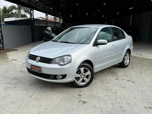 Carro Volkswagen Polo Sedan 2014 1.6 8V (Flex)