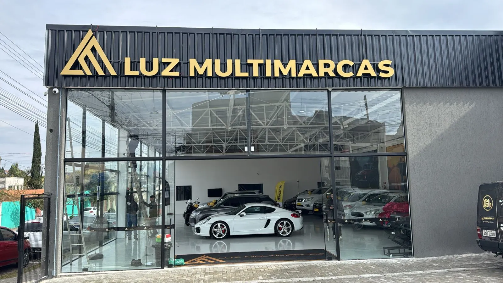Fachada da loja Veículos à venda em Luz Multimarcas LTDA - Campo Largo - PR
