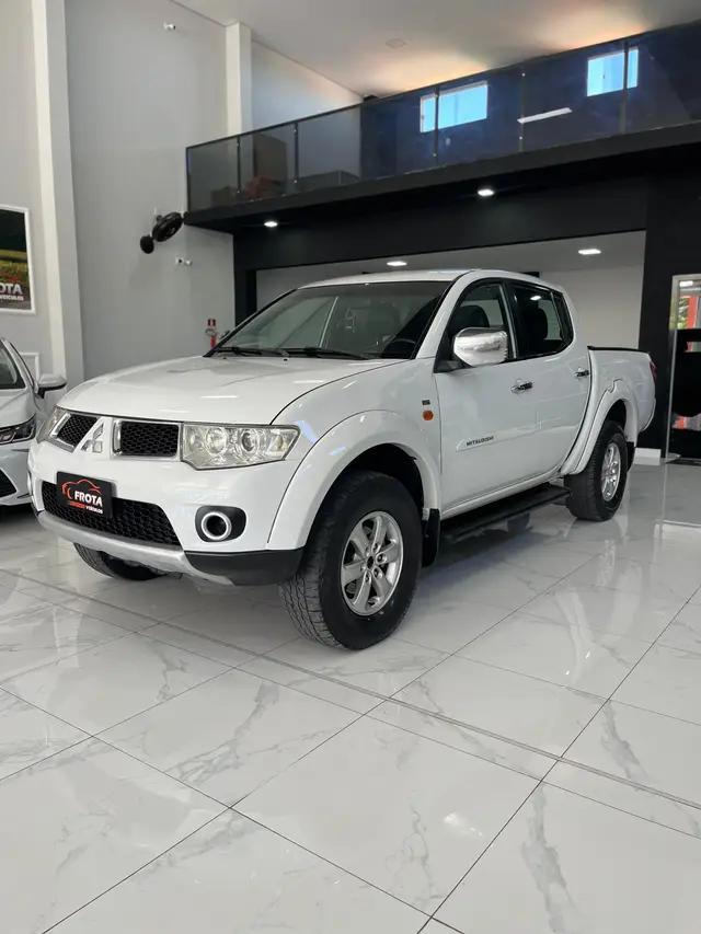 Carro Mitsubishi L200 Triton Sport 2013 3.2 DI-D 4x4 (Aut)
