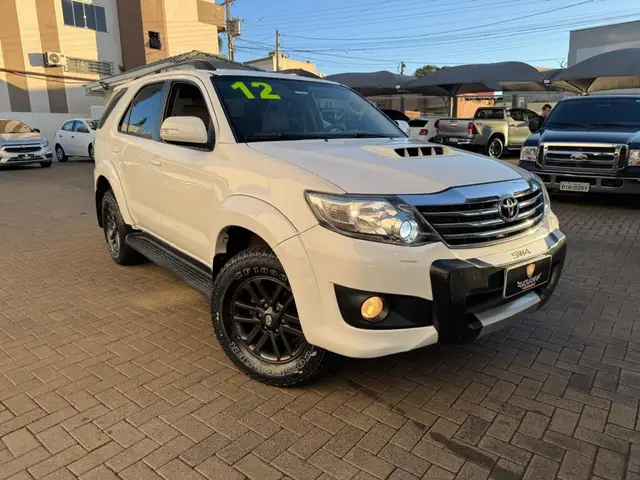 Carro Toyota Hilux SW4 2012 SRV 3.0 4X4 (7 Lugares)