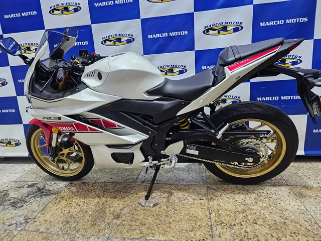 Moto Yamaha YZF R3 2023 World GP 60th Anniversary Edition
