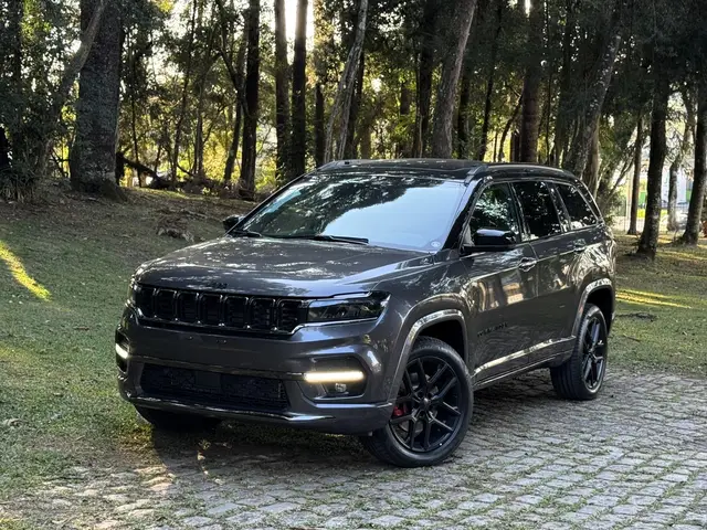 Carro Jeep Commander 2025 Blackhawk 2.0 Hurricane